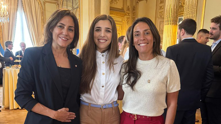 Reconocimiento de la Embajada de EE.UU, a Noel de Castro, graduada UF