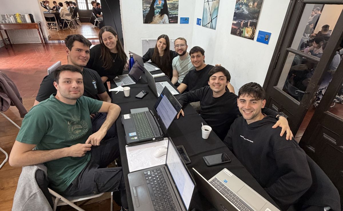 Recuperar asfalto con aceite usado: la propuesta premiada de un grupo de estudiantes